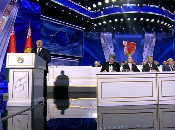 Лукашенко призвал делегатов ВНС разъяснять народу цели развития Беларуси