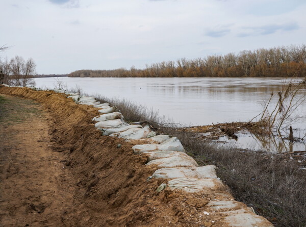 Паводки в Казахстане: на западе страны эвакуировали около 14 тысяч человек