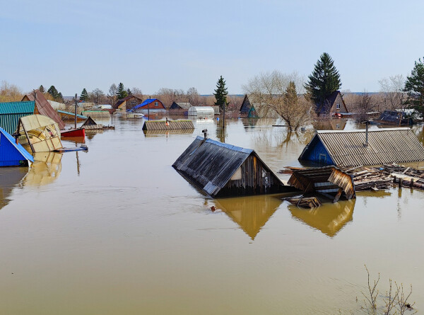 Паводки в России: под воду ушло почти девять тысяч домов
