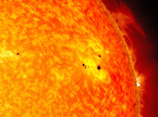 Солнечные вспышки класса X ударят по Земле в ближайшие дни