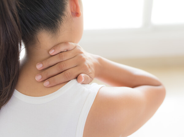 О каких болезнях сигнализирует боль в шее, рассказала невролог