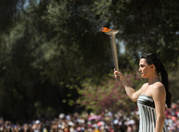 Огонь Олимпийских игр зажгли в Греции