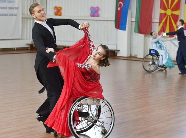 Кубок России по танцам на колясках начался в Санкт-Петербурге