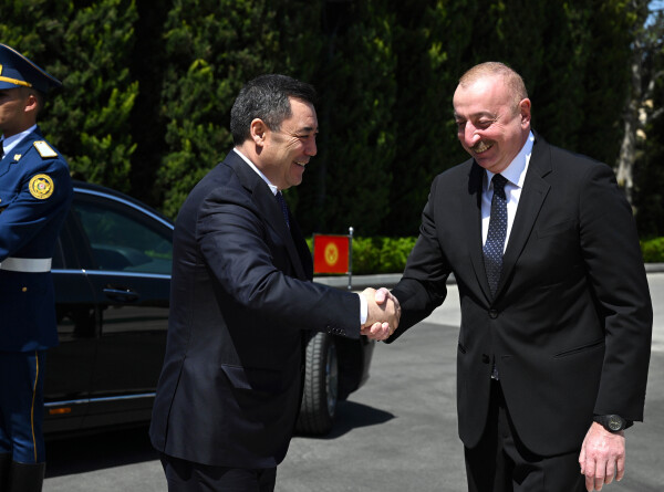 Садыр Жапаров прибыл в Азербайджан с государственным визитом