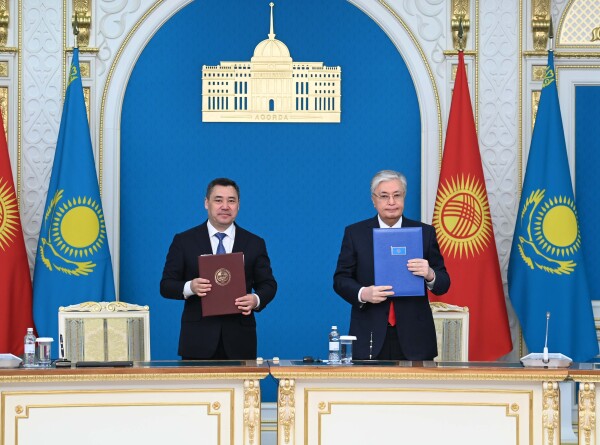 Главы Казахстана и Кыргызстана подписали документ о дружбе между странами
