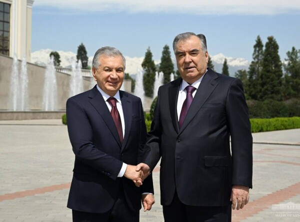 Шавкат Мирзиеев прибыл с государственным визитом в Таджикистан