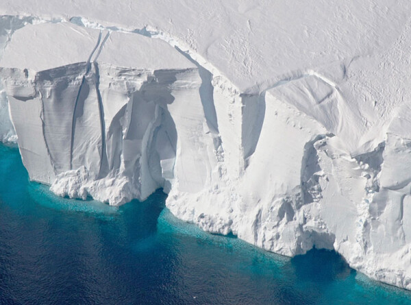 Причину таяния ледника Судного дня выяснили ученые
