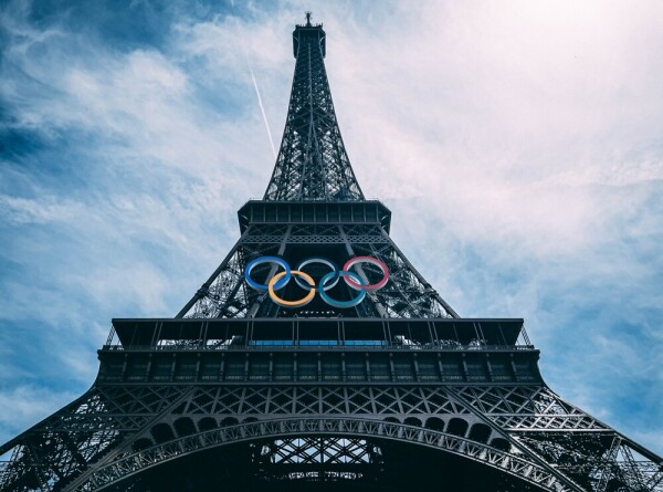 Олимпиада в Париже начинается со скандалов: спортсмены жалуются на условия проживания, отсутствие кондиционеров и неработающие лифты