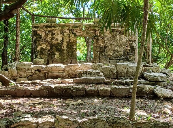 Подземное сооружение майя нашли под площадкой для игры в мяч в Мексике