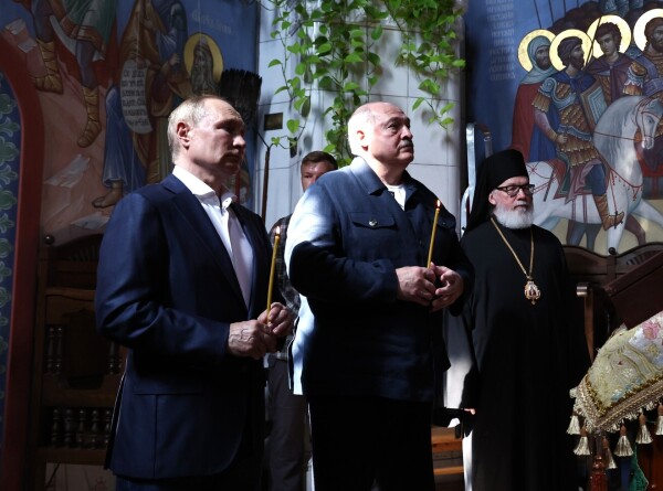 Встреча на Валааме: президенты России и Беларуси посетили службу в храме Смоленской иконы Божией Матери