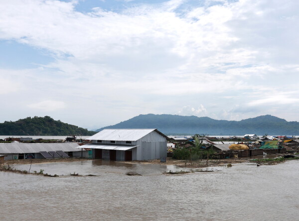 Жертвами мощного наводнения в Индии стали более 50 человек
