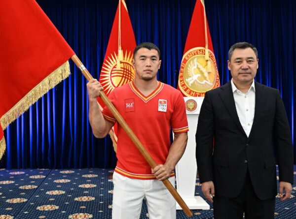 Садыр Жапаров проводил олимпийскую сборную Кыргызстана в Париж