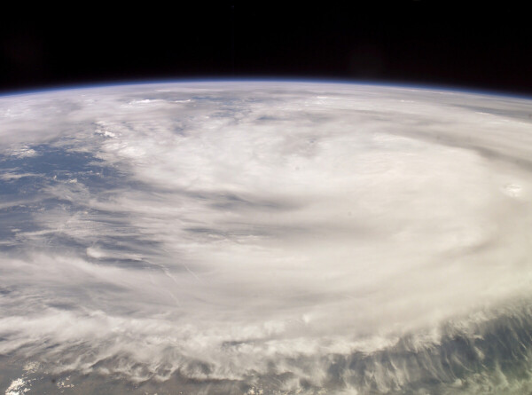 Как бороться с тайфунами, выяснили ученые