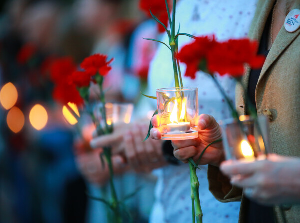 Свечи памяти зажглись в городах России: страна вспоминает начало Великой Отечественной войны