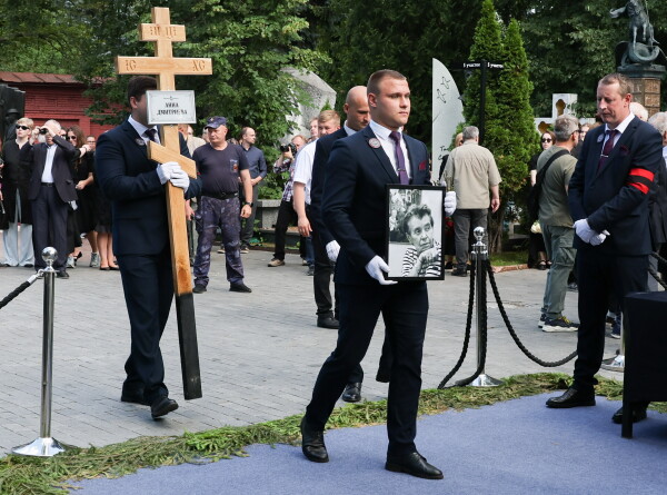 Анну Дмитриеву похоронили на Новодевичьем кладбище в Москве