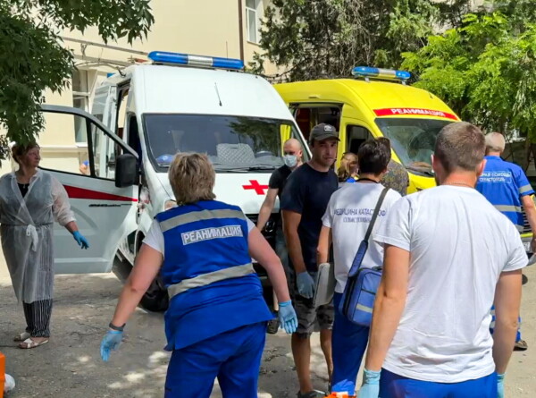 Бригада медиков прибыла в Севастополь по распоряжению Путина