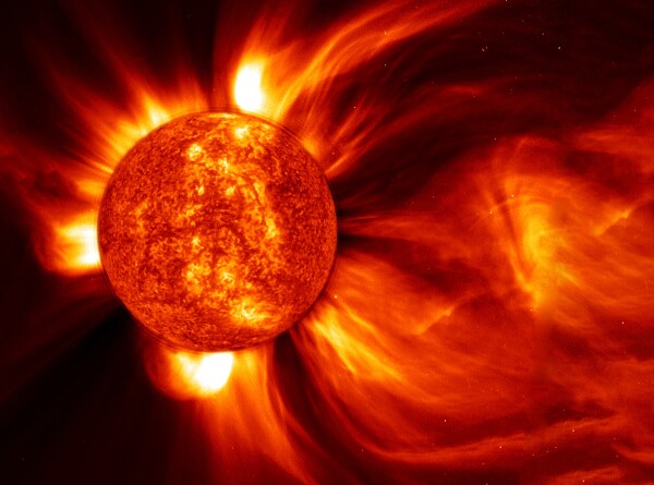 Сильные магнитные бури ожидаются на Земле из-за двойной вспышки на Солнце