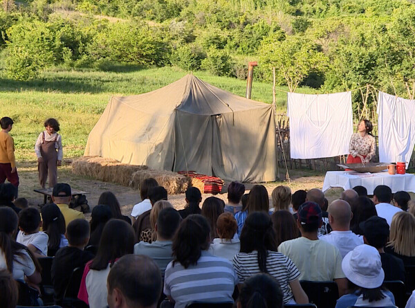 Спектакль под открытым небом поставили в Армении: лошади, тесто и огонь настоящие