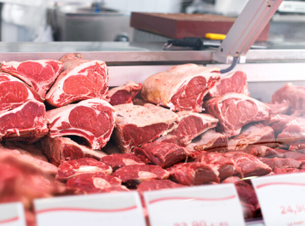 Рейд по проверке качества мяса провели на рынках и в магазинах Бишкека