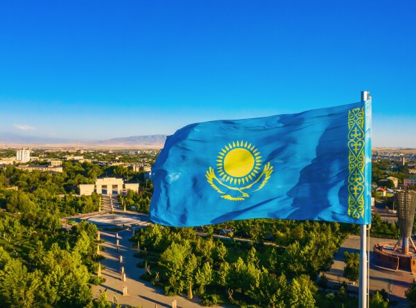 День госсимволов в Казахстане: гимн прозвучал на всех площадях страны
