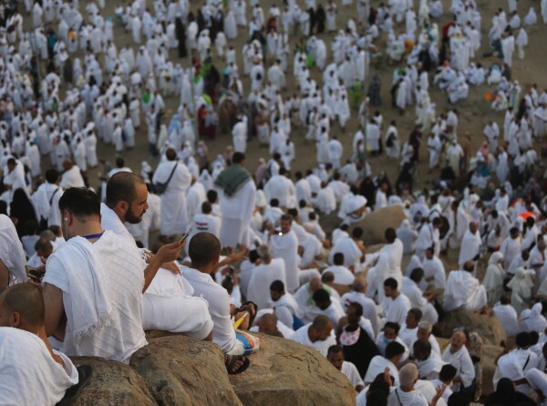 Смерть паломников в Саудовской Аравии: во время хаджа погибли 14 человек