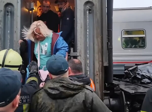 После схода вагонов поезда в Коми госпитализировали десять пострадавших