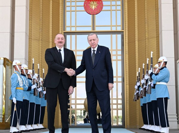 Алиев и Эрдоган провели встречу в формате «один на один»