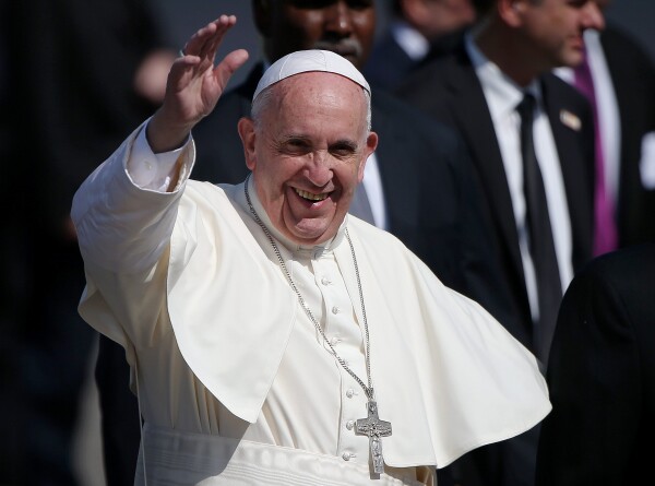 «Люди засыпают»: папа римский попросил священников не произносить длинные проповеди