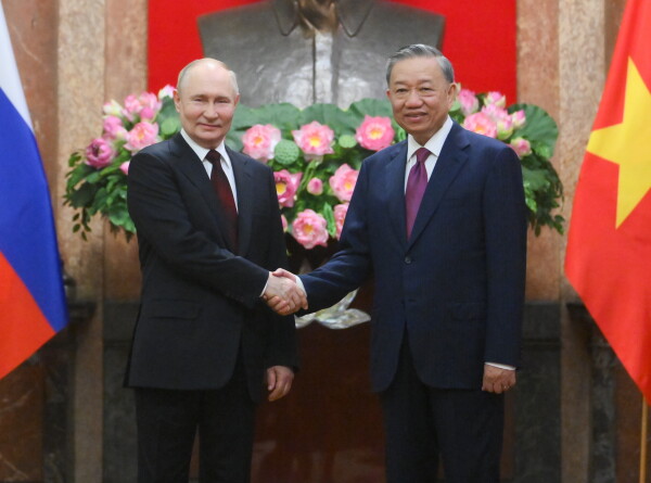 Россия и Вьетнам приняли заявление о стратегическом партнерстве и подписали более 10 документов