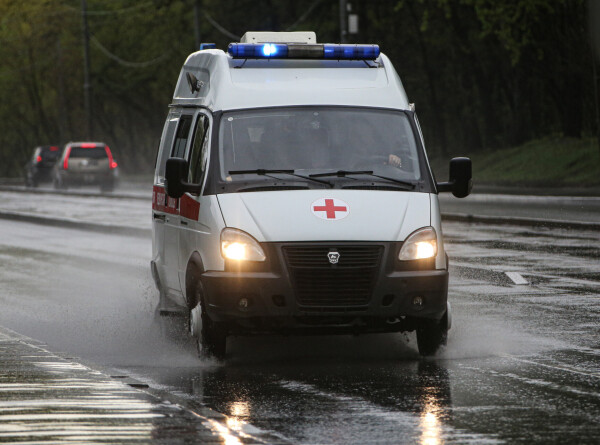 Автобус и грузовик столкнулись в Ленинградской области, пять человек пострадали