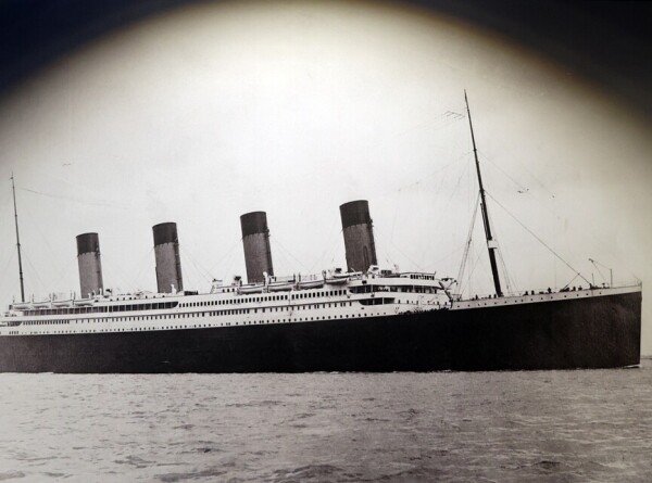 Дверь из «Титаника» продали на аукционе за 66,5 млн рублей