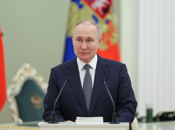 Путин вручил в Кремле премии молодым деятелям культуры