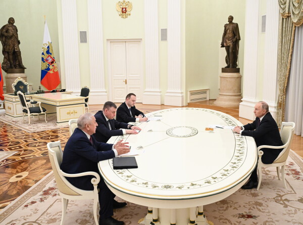 Путин предложил кандидатам на пост президента совместную работу