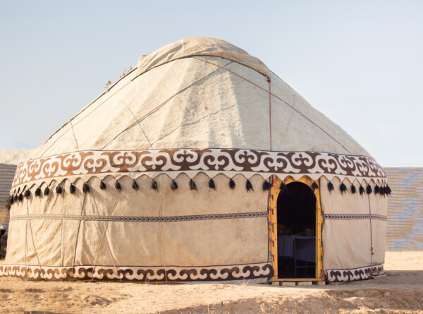Селение с юртами и восточным базаром воссоздали к Наврузу в Туркменистане