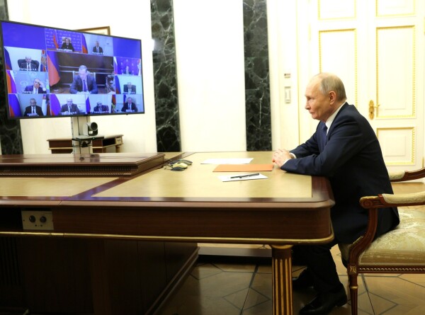Путин обсудил с Совбезом отношения со странами СНГ