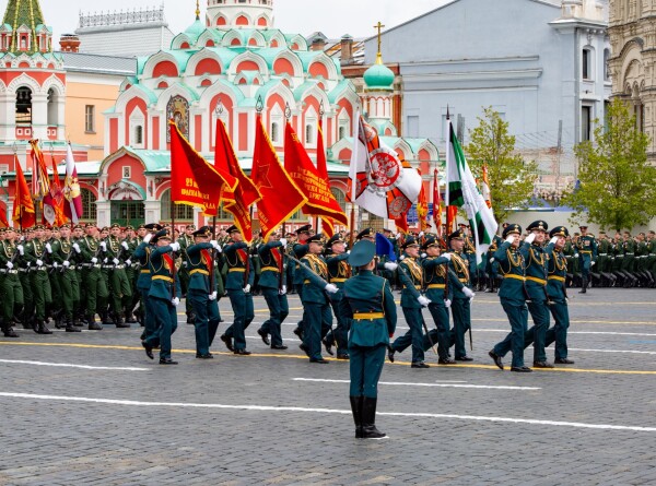 Ветераны – главные гости: самые яркие кадры парада Победы в Москве