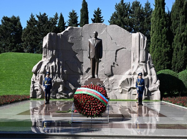 Память Гейдара Алиева почтили в Азербайджане