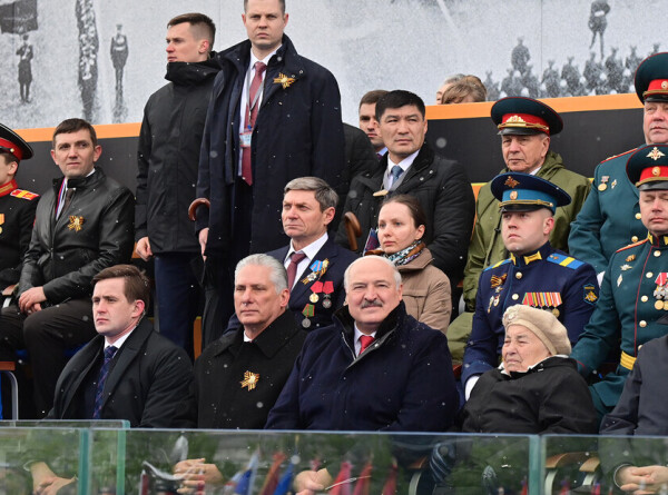 Лукашенко рассказал историю ветерана, с которой сидел на параде Победы в Москве