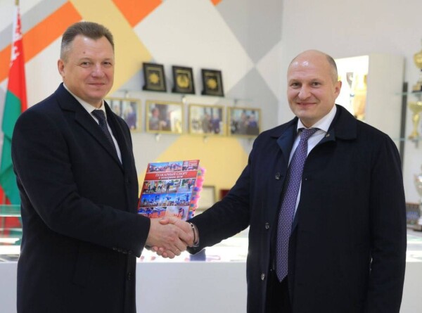 Куренков поблагодарил главу МЧС Беларуси за помощь пострадавшим от паводка в Оренбуржье