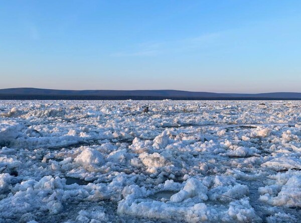 Режим ЧС введен в Олекминском районе Якутии из-за ледохода на реке Лене