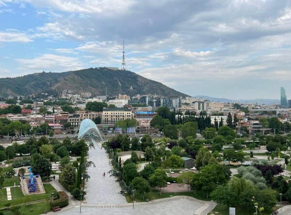 Мост Метехи с чугунными поручнями, сад «Гардения» и индекс хачапури – отправляемся за новыми впечатлениями в Тбилиси
