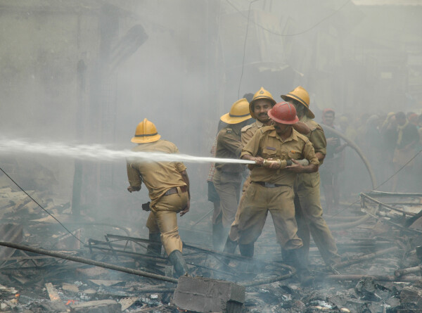 При пожаре в игровой зоне в Индии погибли не менее 20 человек, в том числе дети