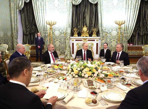 Чем угощали лидеров стран ЕАЭС после юбилейного саммита в Москве?