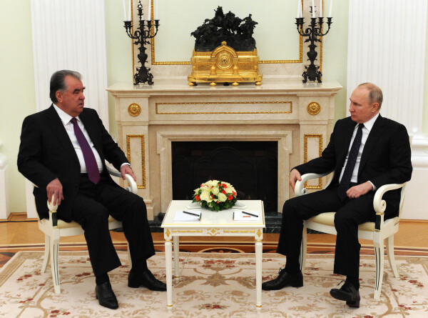 Путин и Рахмон обсудили по телефону двусторонние отношения