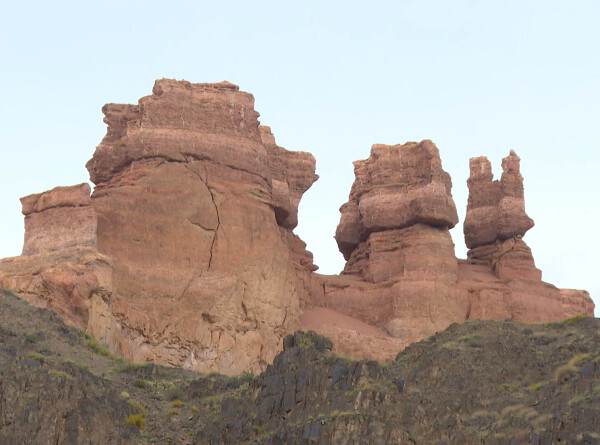 Чем привлекает туристов Чарынский каньон в Казахстане?