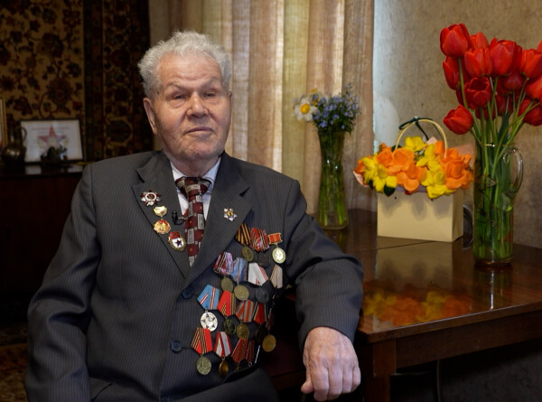 Для ветерана Великой Отечественной войны в Алматы провели персональный парад
