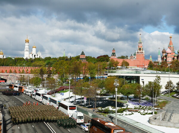Лидеры СНГ посетили парад Победы в Москве, для каждого 9 Мая – личная история