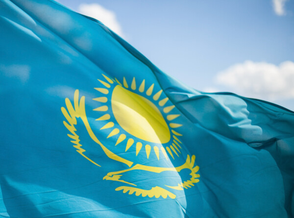 Токаев поздравил казахстанцев с Днем единства народа