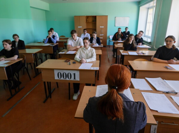 Российские школьники написали ЕГЭ по химии, литературе и географии