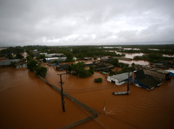 Число жертв мощного наводнения в Бразилии выросло до 39 человек